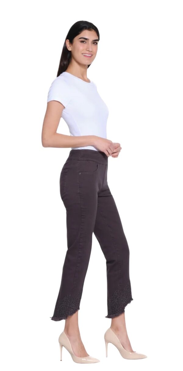 MULTIPLES PULL-ON EMBROIDERED HEM JEANS - Image 7