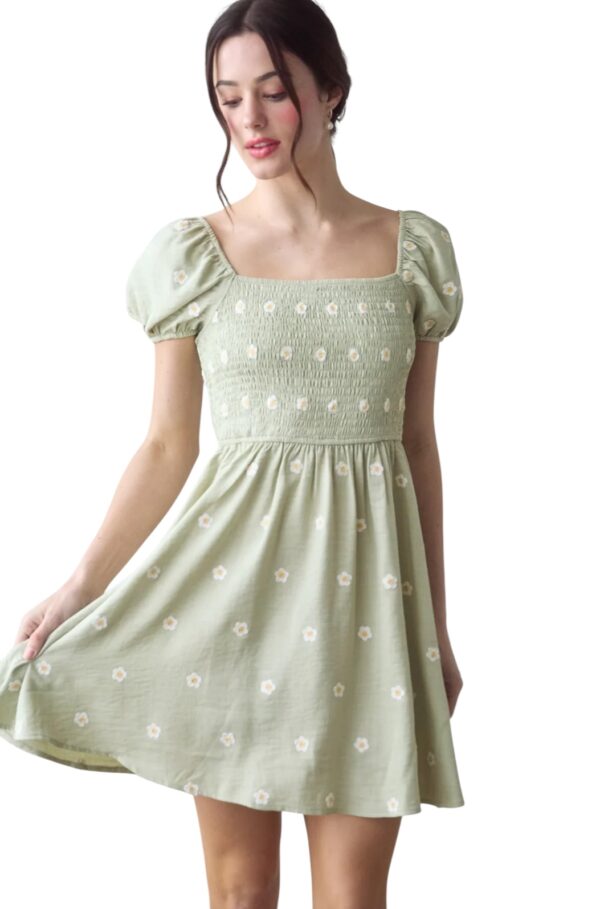 BLUPEPPER PUFF SLEEVE SMOCKED EMBROIDERED DAISY DRESS - Image 4